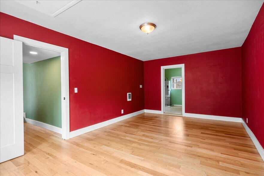 More Photos Of 119 Wesley (605 Miller) St, Silverton Apartments For Sale