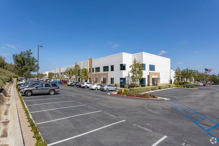 More Photos Of 3145 Tiger Run Ct, Carlsbad Research And Development For Lease