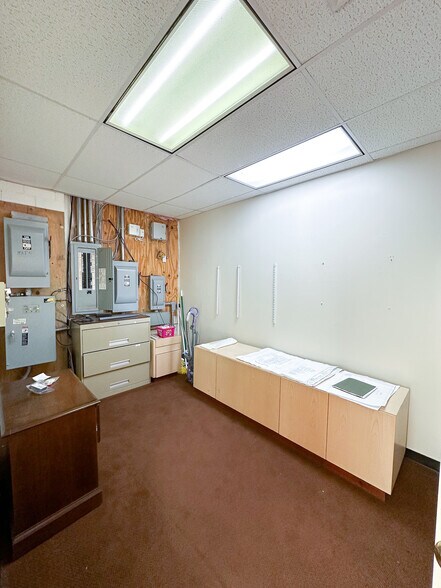 More Photos Of 8100 Ohio River Blvd, Emsworth Office For Lease