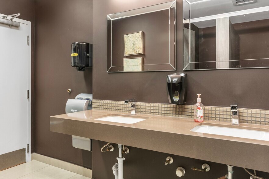 More Photos Of 701 E Commercial Blvd, Oakland Park Medical For Sale