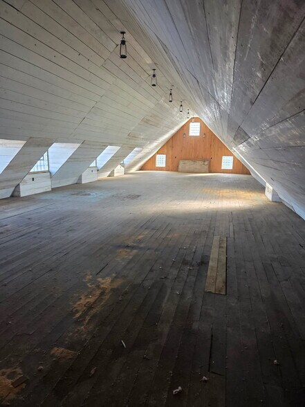 More Photos Of 217 Alfery Ln, Mount Pleasant Warehouse For Lease