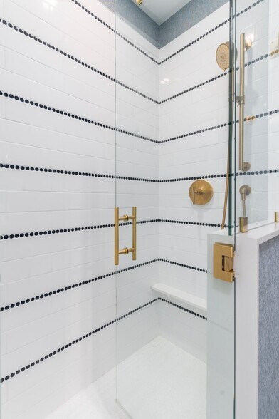 More Photos Of 212 Water St, Block Island Storefront For Sale