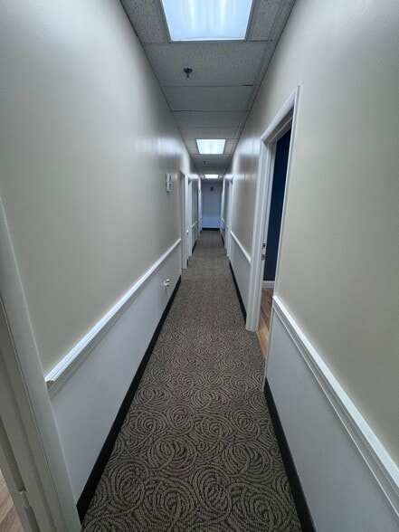 More Photos Of 20 Pidgeon Hill Dr, Sterling Medical For Sale