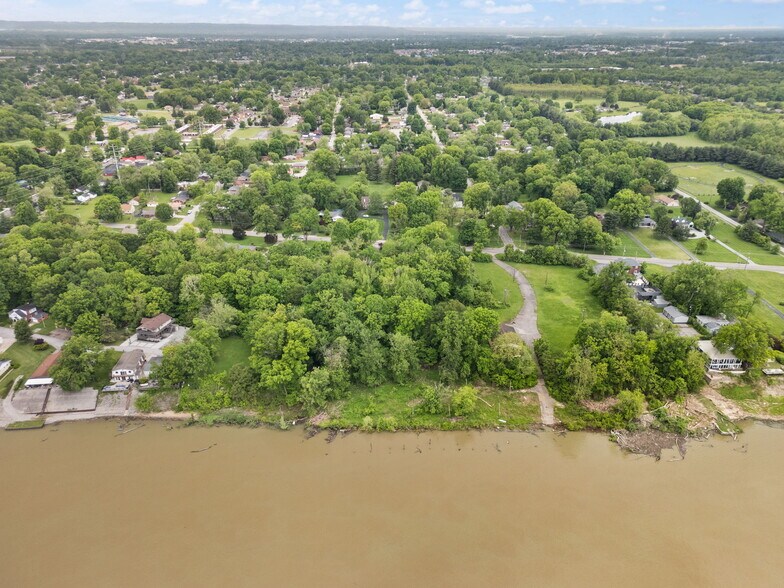 More Photos Of 2000 Utica Pike, Jeffersonville Marina For Sale