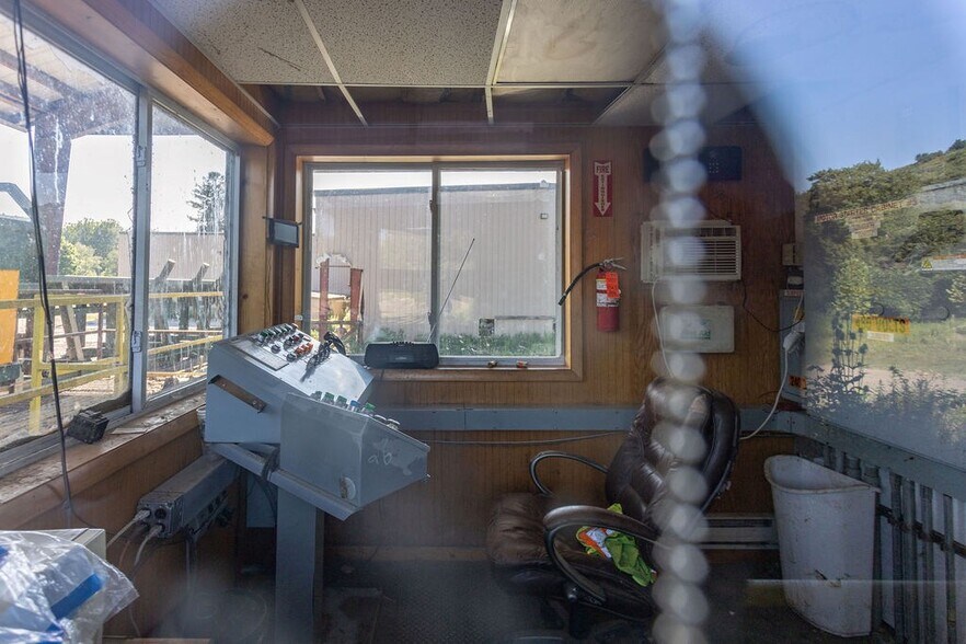 More Photos Of 398 Main St, Roulette Warehouse For Sale