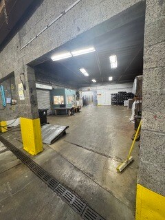 More Photos Of 1000 Lawrence St, Los Angeles Warehouse For Sale