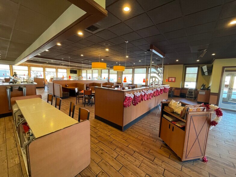 More Photos Of 6887 E Front St, Kansas City Fast Food For Sale