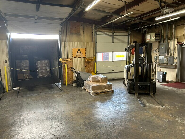 More Photos Of 7232 Jackson Rd, Ann Arbor Warehouse For Lease