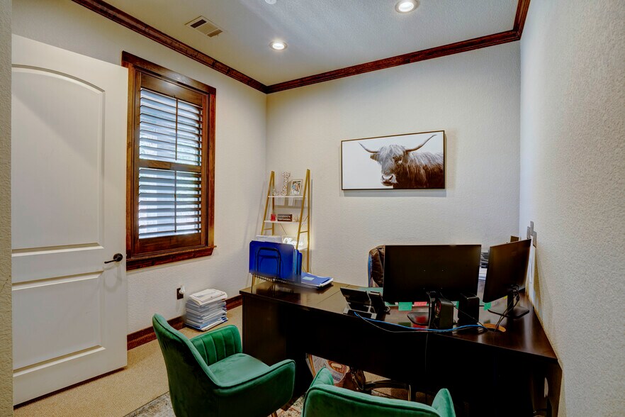 More Photos Of 9125 Belshire Dr, North Richland Hills Office For Lease