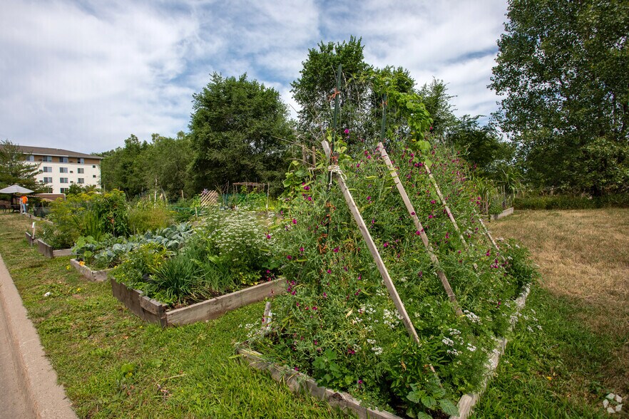 More Photos Of 1145 Hudson Rd, Saint Paul Apartments For Sale