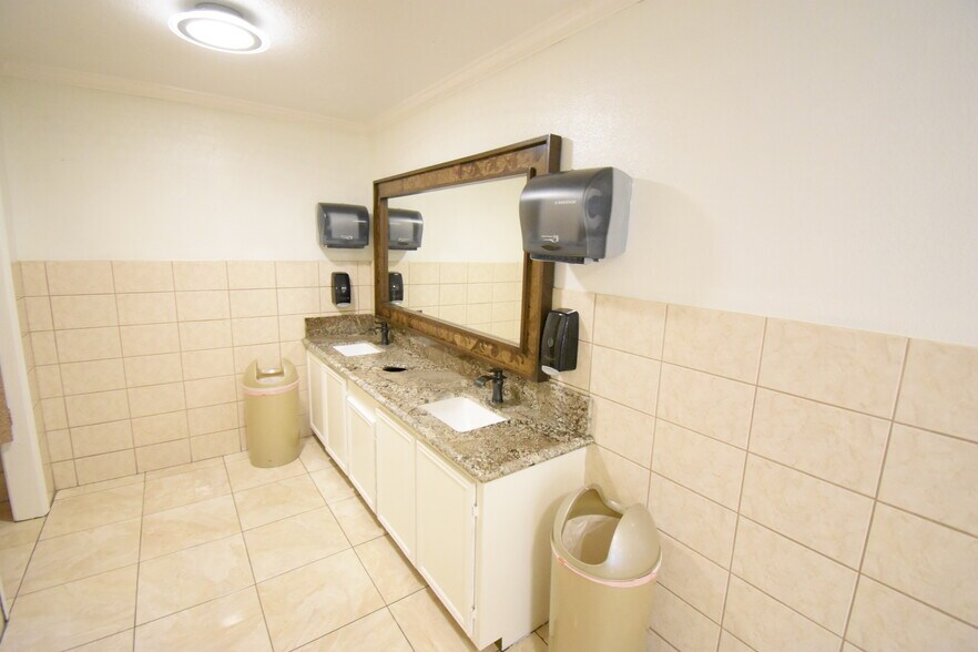 More Photos Of 401 Pennsylvania St, South Houston Lodge Meeting Hall For Sale