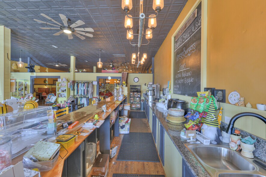 More Photos Of 108 W Walnut St, Smithville Restaurant For Sale