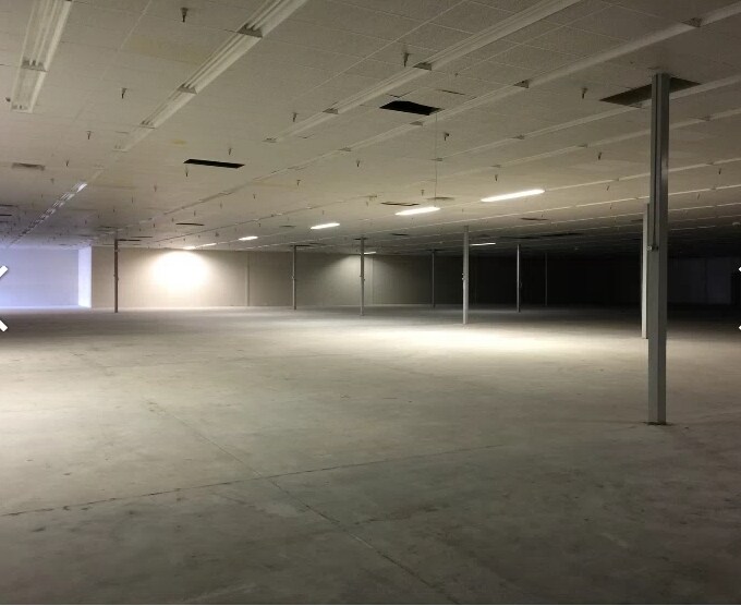 More Photos Of 1556 E Main St, Oak Hill Showroom For Lease