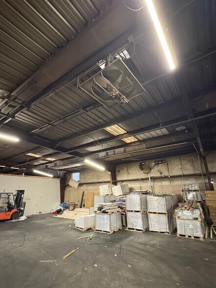 More Photos Of 3209 Industry Dr, Charleston Warehouse For Lease