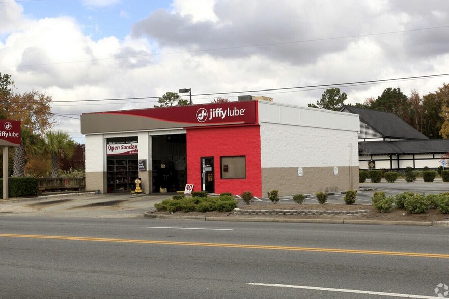 Primary Photo Of 210 Eisenhower Dr, Savannah Auto Repair For Sale