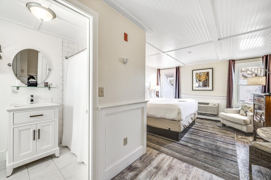 More Photos Of 7 Central St, Provincetown Hotel For Sale