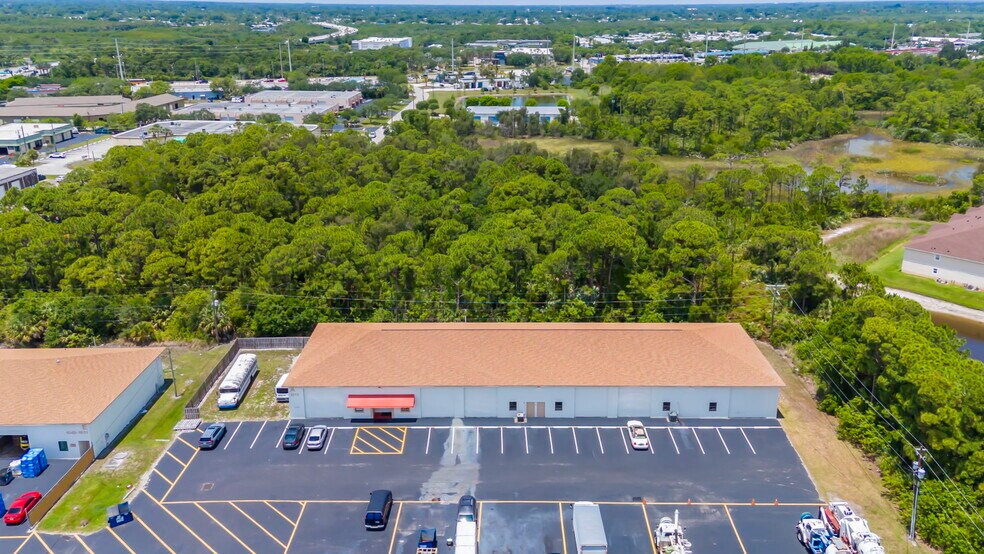 More Photos Of 1013 SE Holbrook Ct, Port Saint Lucie Warehouse For Sale