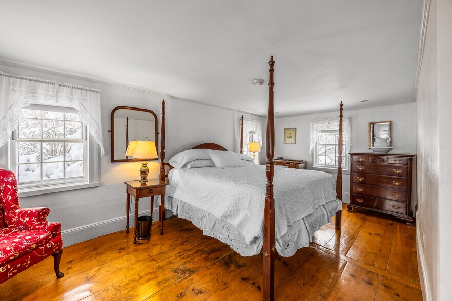 More Photos Of 40 Union St, Blue Hill Hospitality For Sale