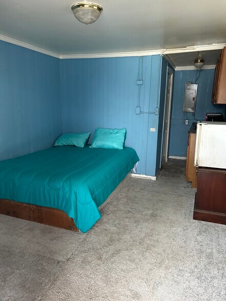 More Photos Of 8230 Highland Rd, White Lake Hotel For Sale