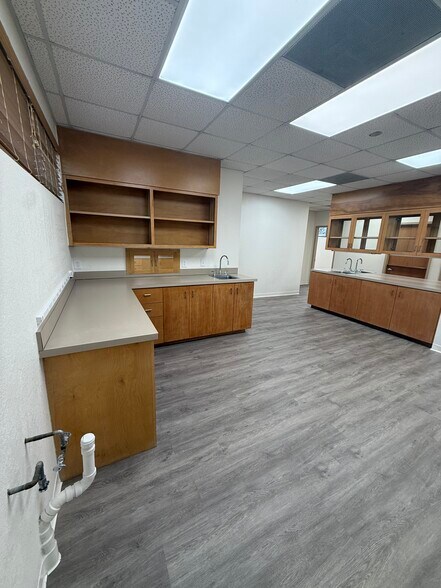 More Photos Of 2401 W Green Oaks Blvd, Arlington Office For Lease