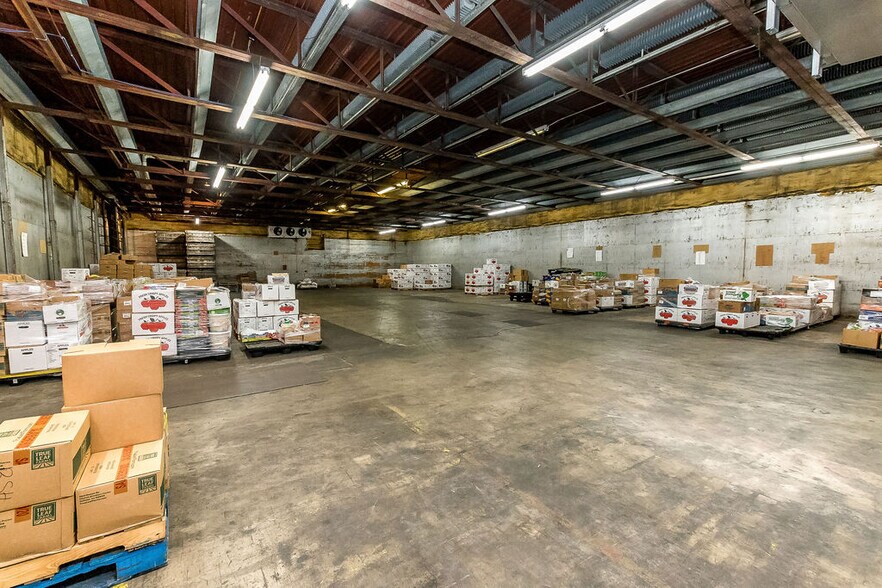 More Photos Of 196 Carlton Dr, Inwood Industrial For Sale