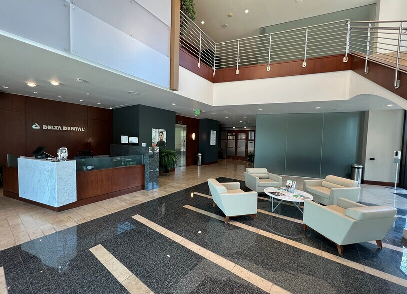 More Photos Of 5656 W Talavi Blvd, Glendale Office For Sale