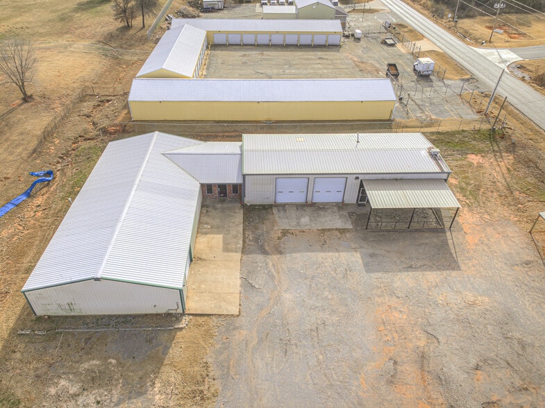 More Photos Of 2900 E Waterloo Rd, Edmond Self Storage For Lease