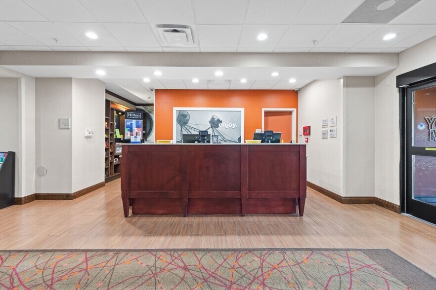 More Photos Of 1700 Commerce Blvd, Opelousas Hotel For Sale