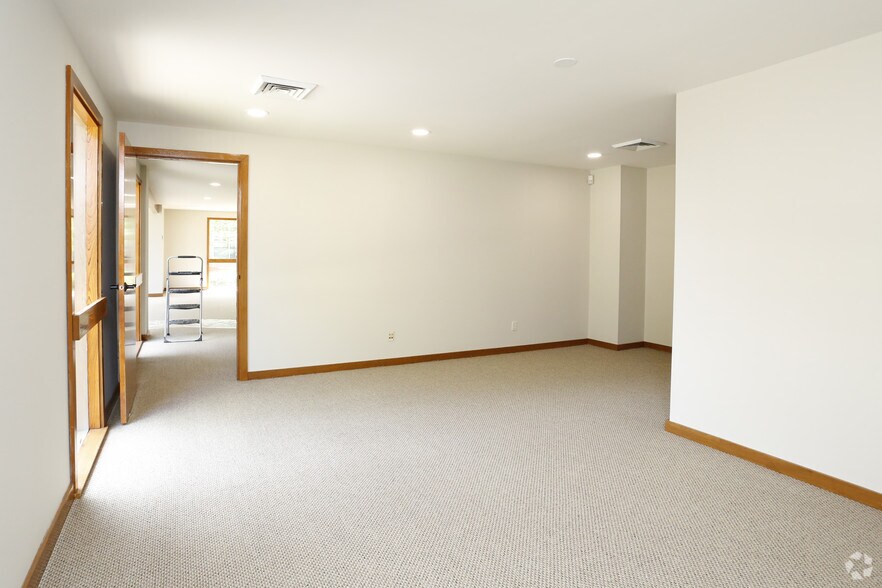 More Photos Of 7330 Highland Rd, Baton Rouge Coworking Space