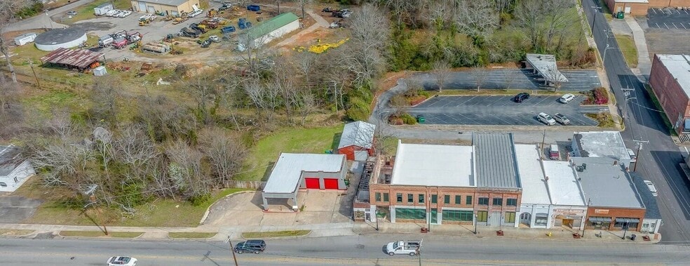 More Photos Of 121 N Main St, Belton General Retail For Sale