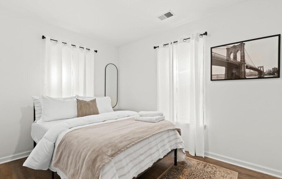 More Photos Of 545 Calgary St, Auburn Hills Specialty For Sale