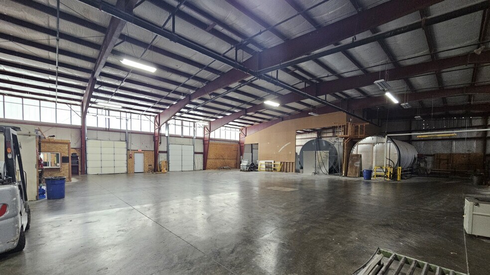 More Photos Of 841 3rd Ave, Longview Freestanding For Lease