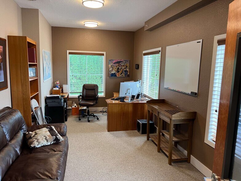More Photos Of 9570 SW Beaverton Hillsdale Hwy, Beaverton Office For Sale