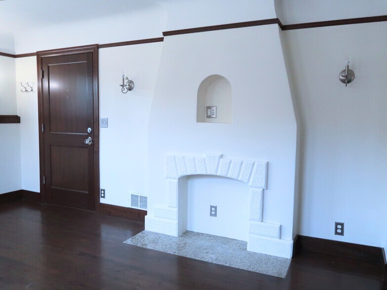 More Photos Of 6710 Greenwood Ave N, Seattle Apartments For Sale