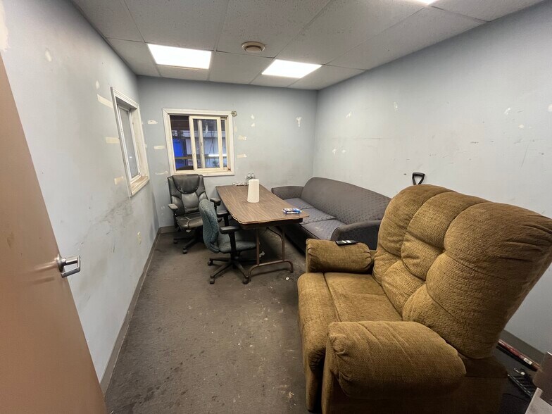 More Photos Of 790 W Chestnut St, Brockton Service For Sale