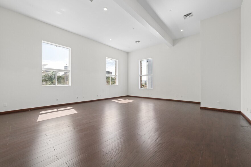 More Photos Of 6410-6412 Hollywood Blvd, Los Angeles Storefront Retail Office For Lease