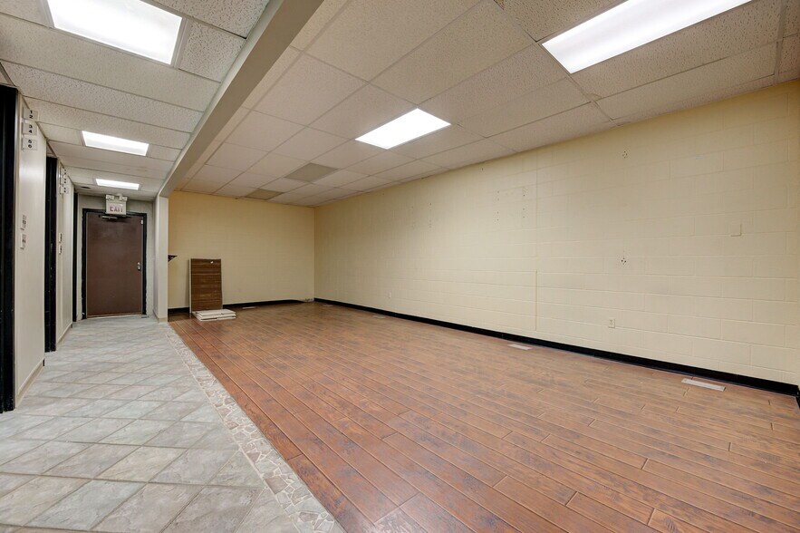 More Photos Of 1212 S Air Depot Blvd, Oklahoma City Office For Sale