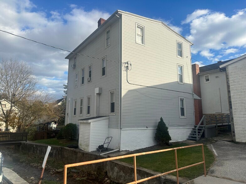More Photos Of 142 W Main St, Windsor Apartments For Sale