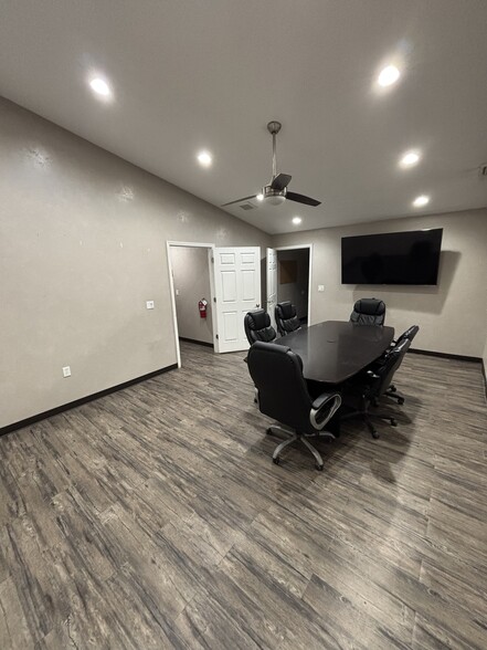 More Photos Of 4155 Gibson Dr, Tipp City Manufacturing For Lease