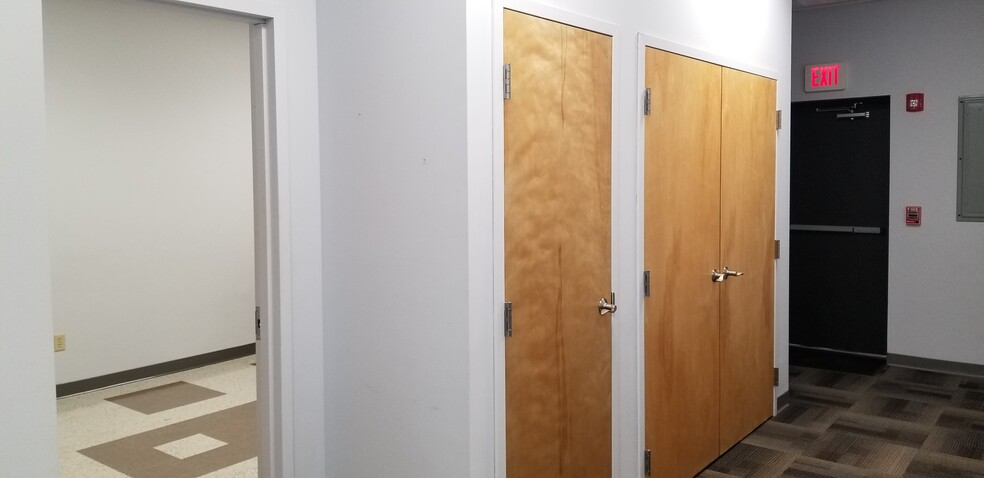 More Photos Of 2435 Nooseneck Hill Rd, Coventry Storefront Retail Office For Lease