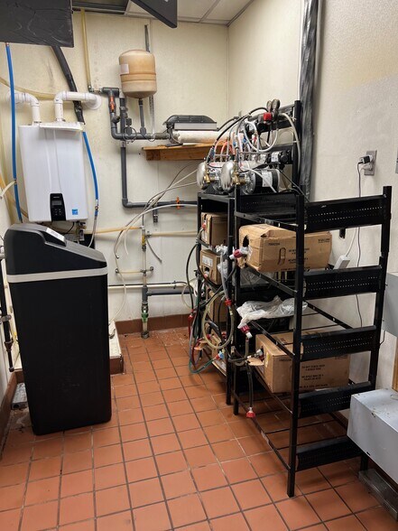 More Photos Of 10811 NE 23rd St, Spencer Restaurant For Lease