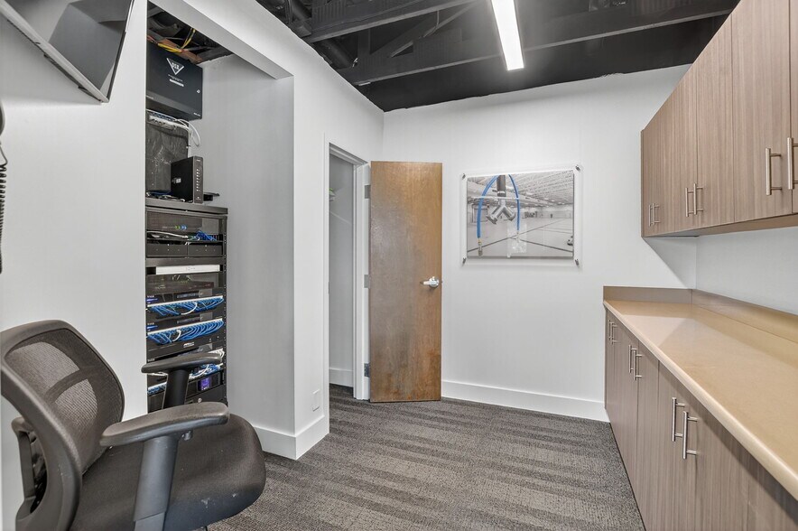 More Photos Of 442 NW 35th St, Boca Raton Office For Sale