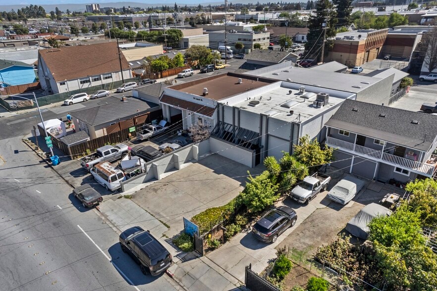 Primary Photo Of 48 Laurel St, Redwood City Service For Sale