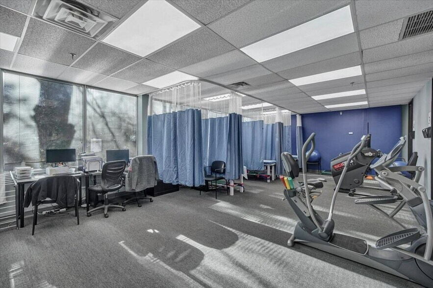 More Photos Of 540 N State Rd, Briarcliff Manor Village Medical For Lease