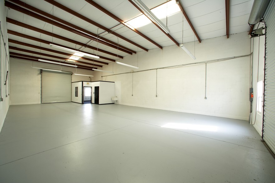 More Photos Of 8000-8016 118th Ave N, Largo Unknown For Lease
