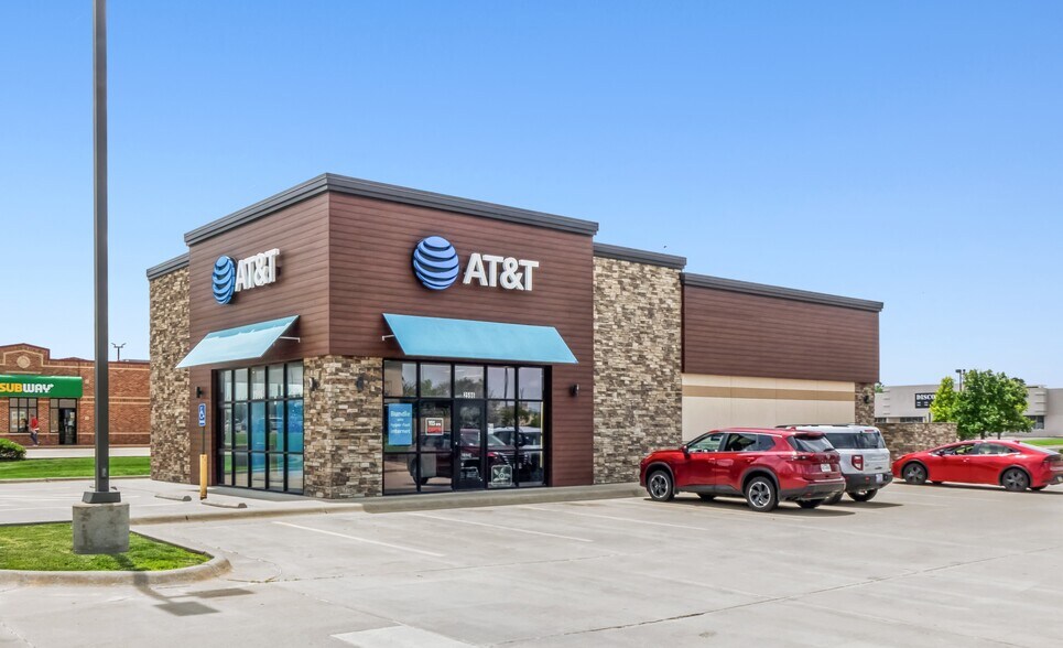 Primary Photo Of 2596 S 9th St, Salina Storefront For Sale