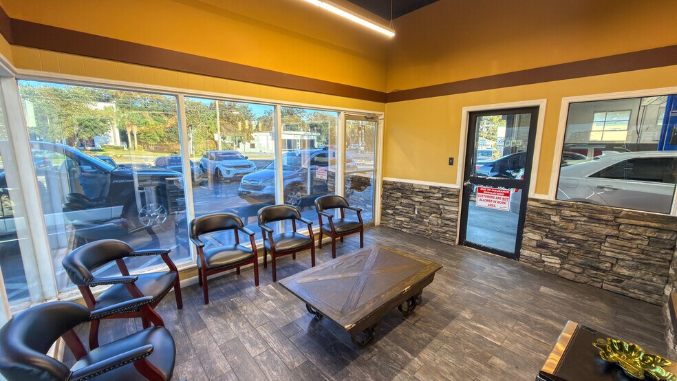 More Photos Of 5275 N Davis Hwy, Pensacola Auto Repair For Sale