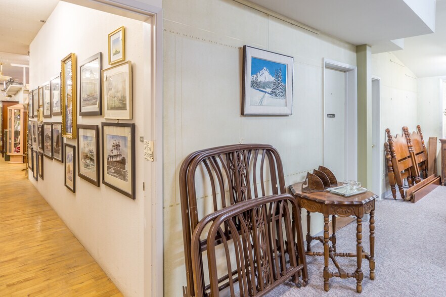 More Photos Of 802 Washington St, Port Townsend General Retail For Sale