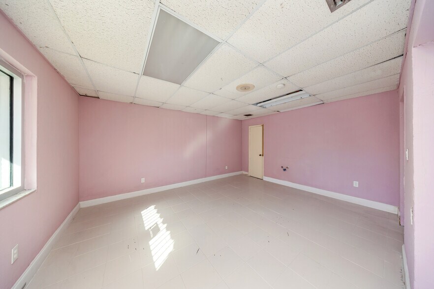 More Photos Of 159 NW 36th St, Miami General Retail For Lease