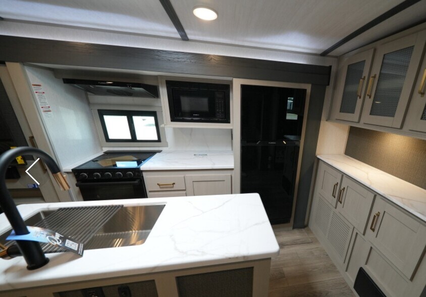 More Photos Of 303 W Garfield St, Enterprise Storefront Retail Office For Sale